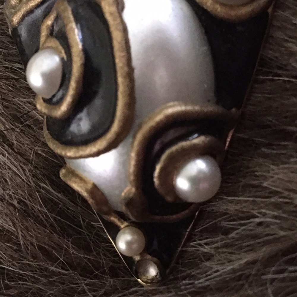 Vintage large hand painted pearl accent earrings - Picture 3 of 5